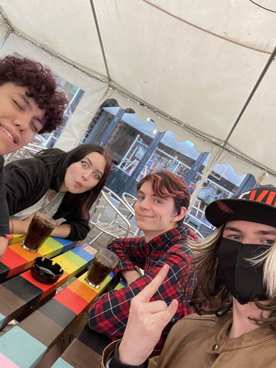CherryBomb_Live's tweet photo. Cheers for the past two nights lads, this was the best birthday I've ever had, thanks for making it so sick 🤘🖤 https://t.co/Cg2ubqjjDn
