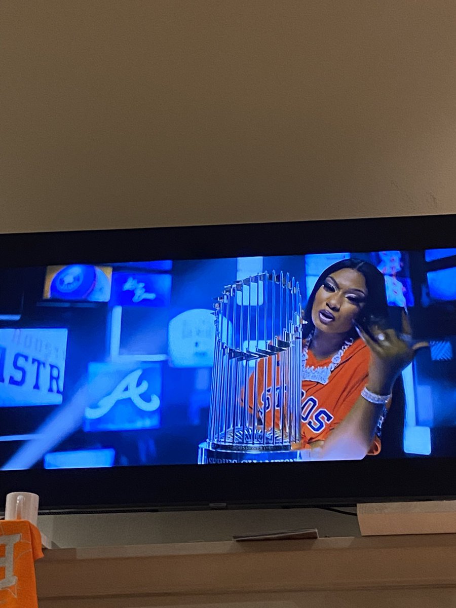 bigb882's tweet photo. Video says Houston native…google says San Antonio/Houston. I don’t want her touching the trophy anymore #worldseriezgrillz #fortheh #HoldItDown #feelslike17 https://t.co/8av9ayTIrB