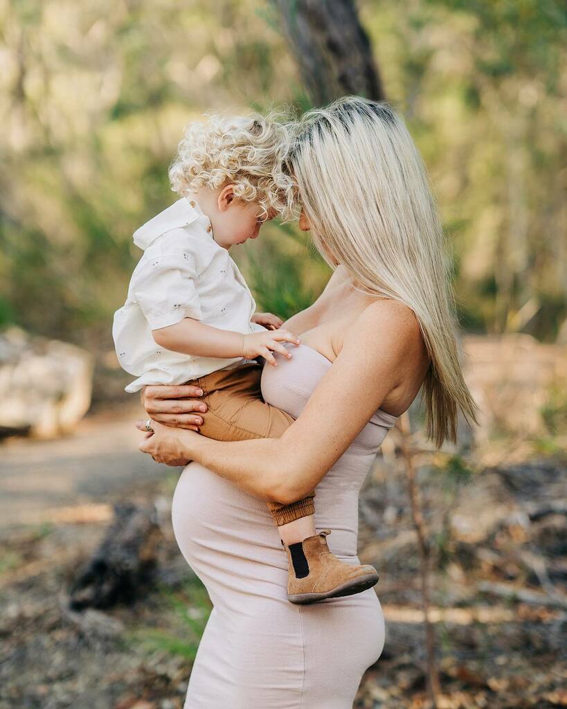 LindyPhotos's tweet photo. Gorgeous Grace and her beautiful little man and baby bump ❤️ https://t.co/4wf7pUFJ7X