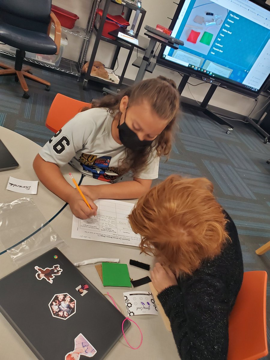 tranq084's tweet photo. It's time to discuss about different materials for our Knee Braces design. Keep up the great work @BlantonBulldogs #BlantonSTEM @EiE_org #growingtogether @triciabadillo https://t.co/ovYU4ZSVdZ