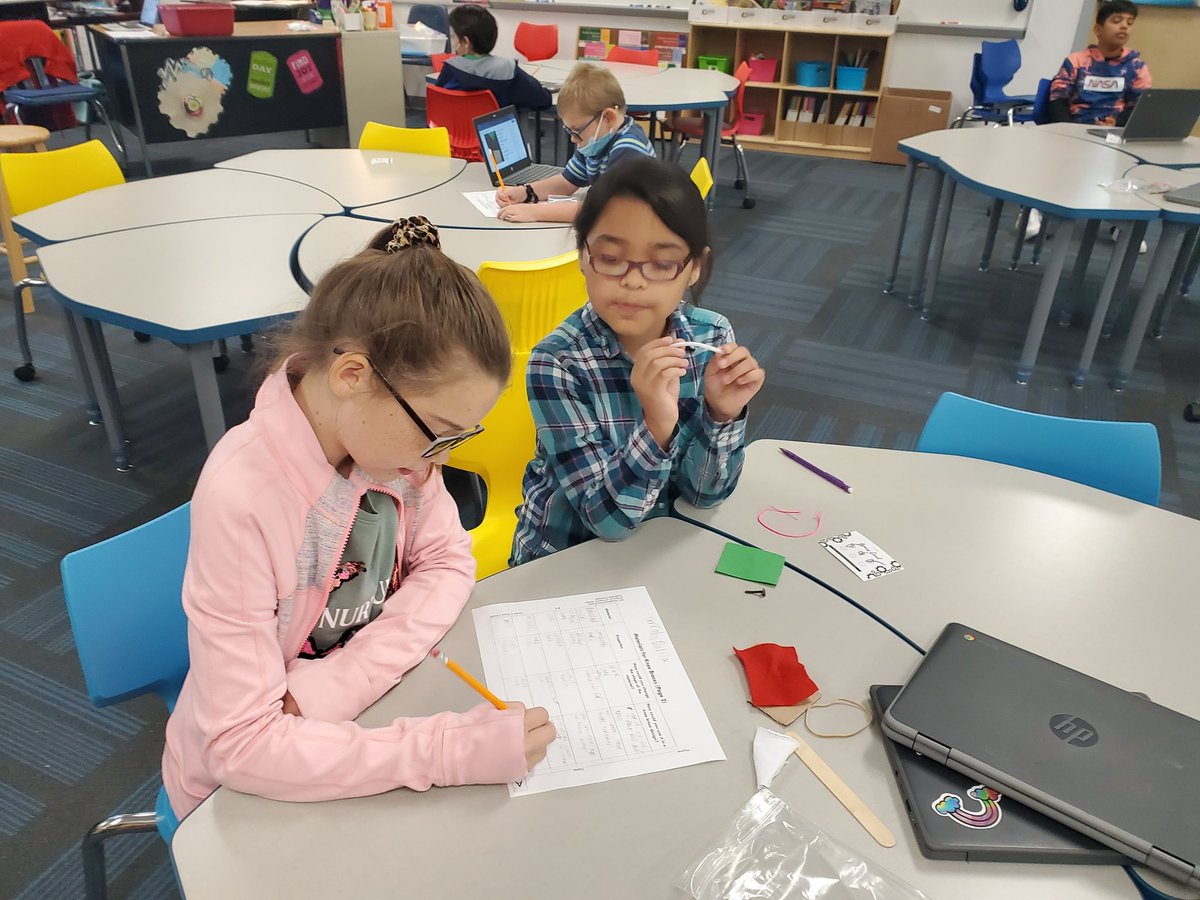 tranq084's tweet photo. It's time to discuss about different materials for our Knee Braces design. Keep up the great work @BlantonBulldogs #BlantonSTEM @EiE_org #growingtogether @triciabadillo https://t.co/ovYU4ZSVdZ