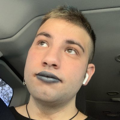 EmoMakeups's tweet photo. #NewProfilePic https://t.co/tZF1W4PXHj
