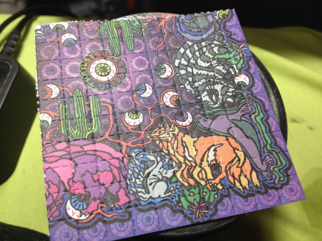 Goonsondeck420's tweet photo. What's your favorite psychedelic 250ug? #lsdsheet #lsduk #trance #psychedellic https://t.co/s7Xqphmt1L