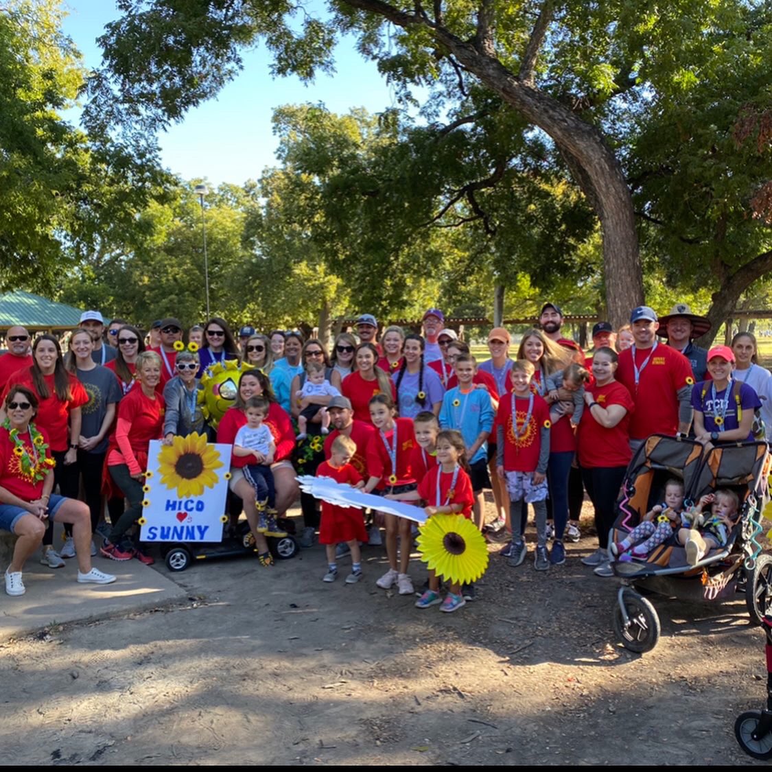 sunnystrongals's tweet photo. Team SunnyStrong 2019
we had a HUGE turnout and Cass got so excited she gave me sweet Franklin the day after our fifth #alstexaswalk
4 years and 9 months after my diagnosis, this walk was the last of many things: my marriage, in FW, and life as we all knew pre-pandemic π https://t.co/TDZzFPQMRC