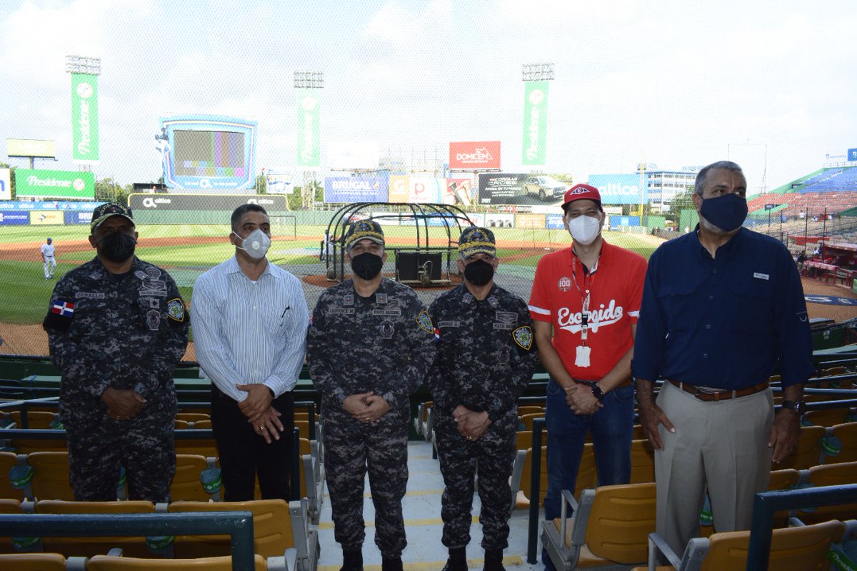 Info__Express's tweet photo. Policía Nacional garantiza seguridad a los asistentes a torneo de béisbol invernal https://t.co/j49vf8WZG4 #InfoExpress https://t.co/lbvZkxM5eQ