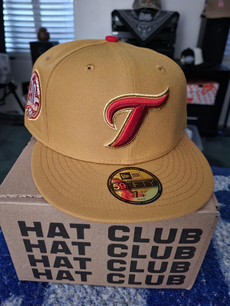 QBNR8R's tweet photo. @HatClub I KNEW it would look better in hand, but damn....that's fckn 🔥🔥🔥 #Twix #CandyPack
@smoovie22 @EVOLbrims @hatcrawler @oe3666 @SDHatGuy @Shai__Halud https://t.co/De75lTSBKe