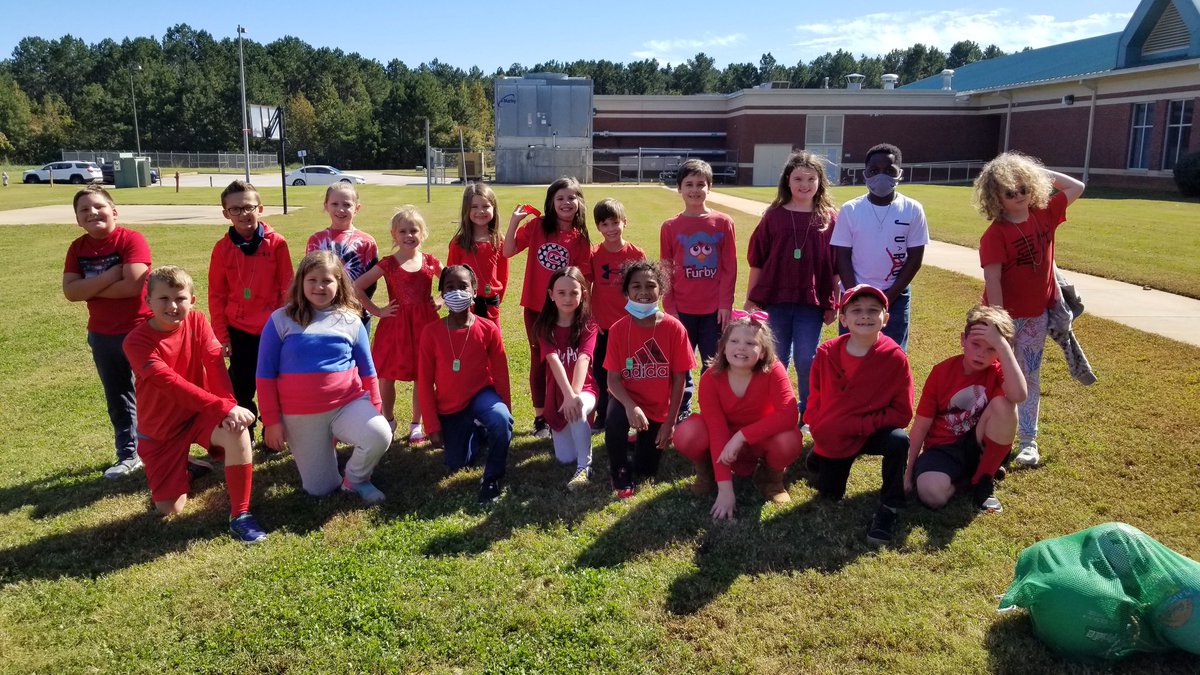 Edenfield3rd's tweet photo. Our class is happy to unite against drugs and bullying! Rocking  red today! ❤️ #RedRibbonWeek2021 #RRW @NHE_HCS https://t.co/IDQFNdWzRF