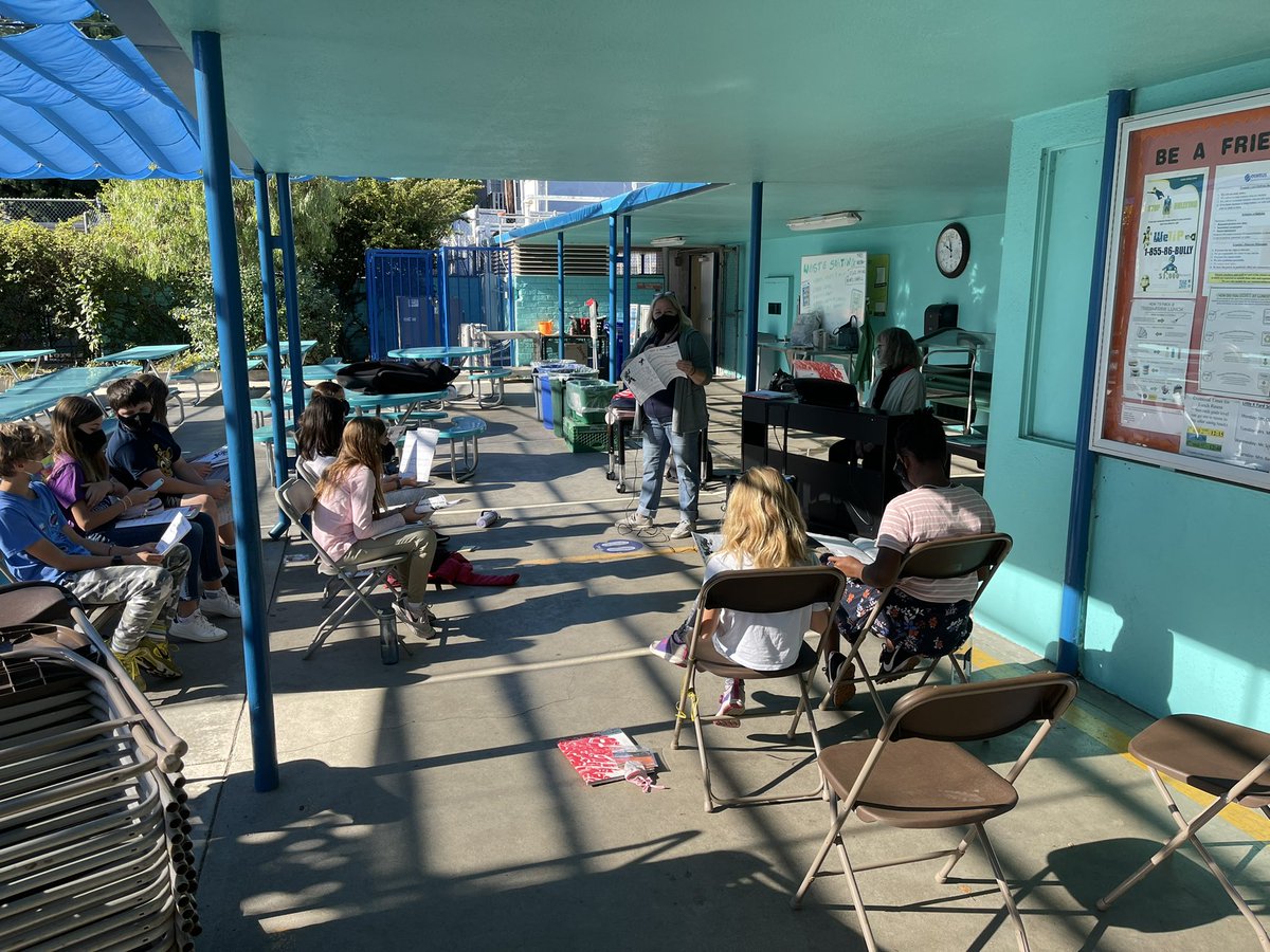 MrsKerkotchian's tweet photo. Spent the morning @franklin_bolts and was lucky enough to see our amazing @SMMUSD music teachers and students in their outdoor classrooms. #MusicEducation #choirclass https://t.co/31vr5gKgPC