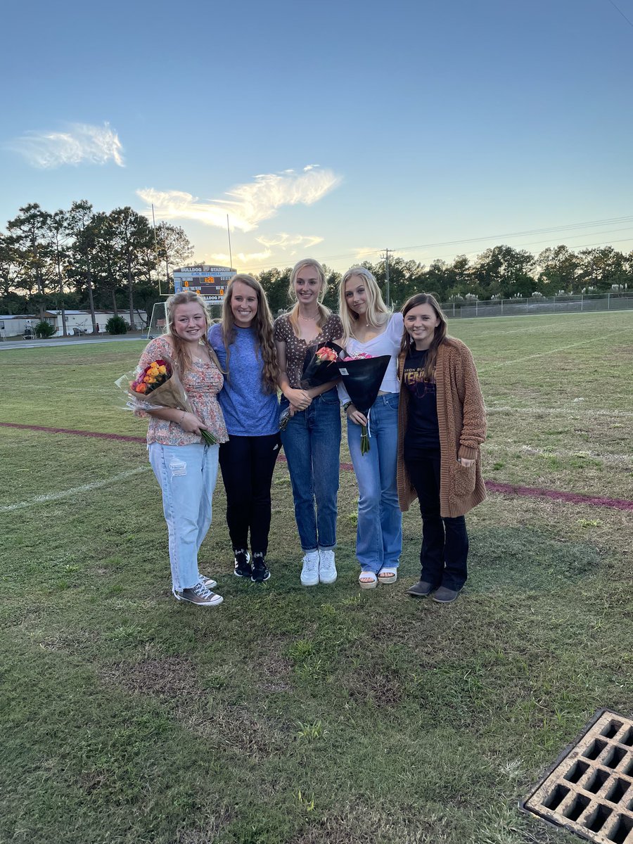 Senior night tonight! 🥳 so thankful we were able to celebrate these girls &amp; their time at Dixon. We love y’all!! 🤍 <a href="/DixonSportsInfo/">Dixon Bulldogs Athletics🚌</a>