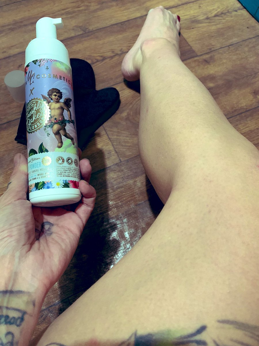 ep_preston's tweet photo. Using the amazing @FreshlyBakedLDN rapid one hour self tanner the results it speaks for its self. I love 🦄@UCmademebuyit U can grab ur https://t.co/A5vOA2JTtF using my code darkangel for 10% off there’s a sale so why not treat yourself, applies beautifully, best #selftanner https://t.co/kFrMECxceW