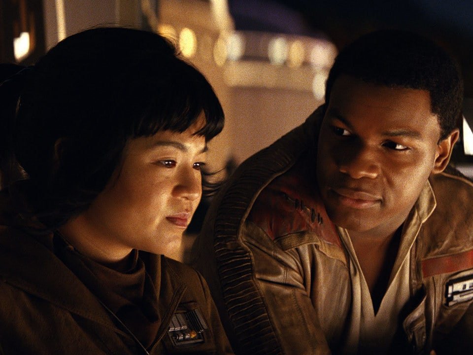 amoreusous2's tweet photo. sighs in how Rose and Finn look at each other during The Last Jedi #FinnRose https://t.co/IVSemyGmki