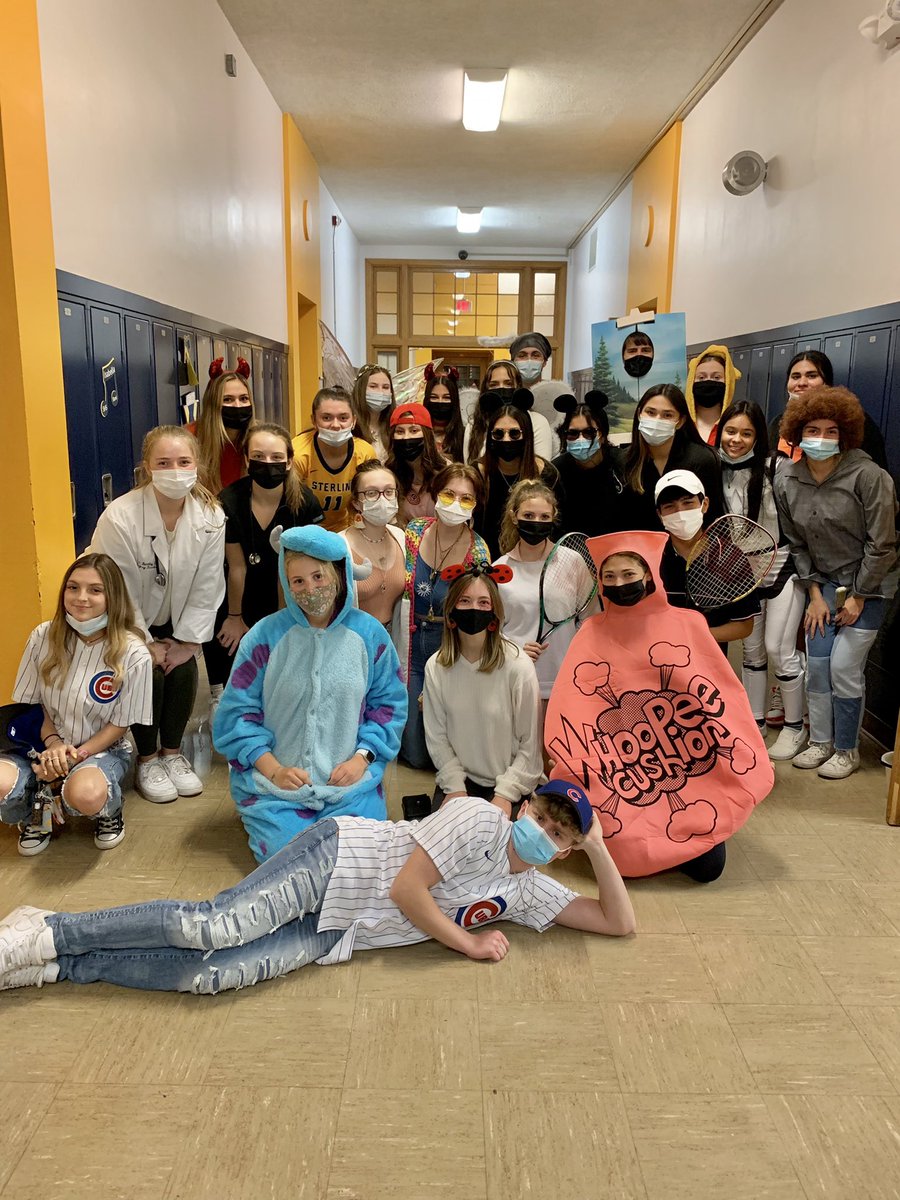 sterling_stuco's tweet photo. Shout out to our student council members who hosted an awesome SHS Staff Kids trick or treat tonight! 👻🎃🧙♀️🦇 #joinstuco #ourmembersrock https://t.co/vVD4LUazth