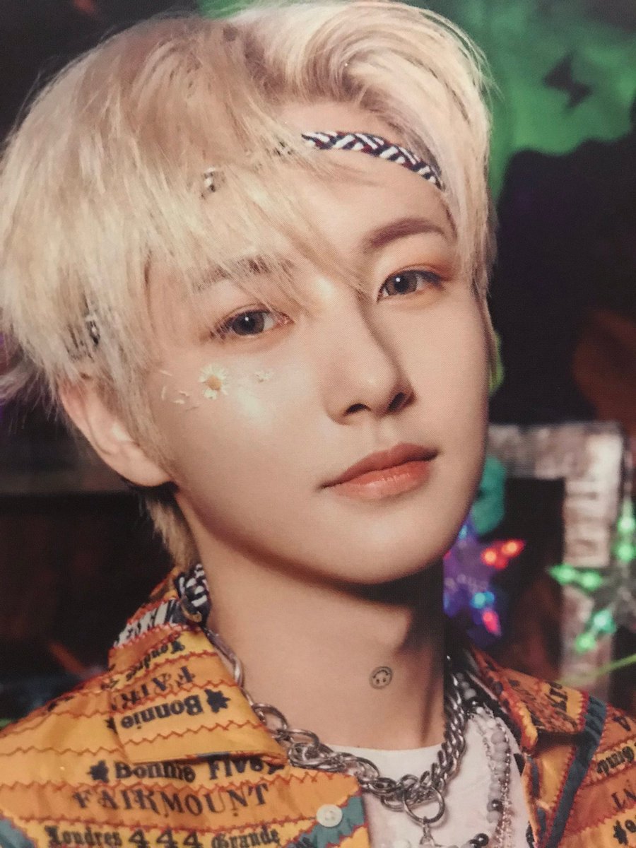 런쥔이 엽서 지존 예쁘네.........🚰·̫🚰