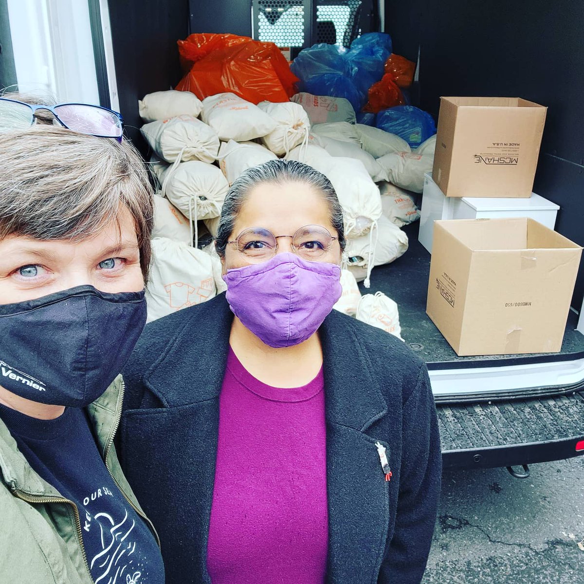 SollmanJaneen's tweet photo. Ty @RepTawnaSanchez for inviting me to tour @getridwell recycling plant today with you! It was 🤯 and awesome! As a certified @oregonmetro #MasterRecycler, I got geeky. #SB582 joy! #ReduceReuseThenRecycle ♻️ https://t.co/DbGofGIHuW