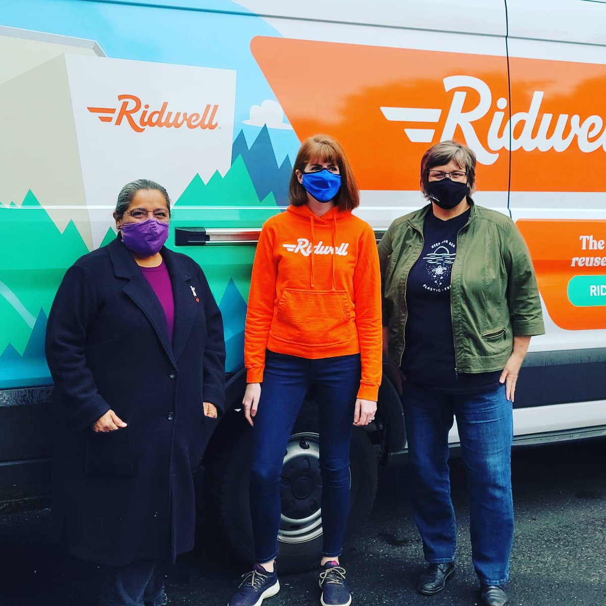 SollmanJaneen's tweet photo. Ty @RepTawnaSanchez for inviting me to tour @getridwell recycling plant today with you! It was 🤯 and awesome! As a certified @oregonmetro #MasterRecycler, I got geeky. #SB582 joy! #ReduceReuseThenRecycle ♻️ https://t.co/DbGofGIHuW