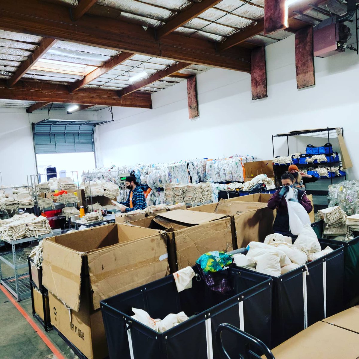 SollmanJaneen's tweet photo. Ty @RepTawnaSanchez for inviting me to tour @getridwell recycling plant today with you! It was 🤯 and awesome! As a certified @oregonmetro #MasterRecycler, I got geeky. #SB582 joy! #ReduceReuseThenRecycle ♻️ https://t.co/DbGofGIHuW