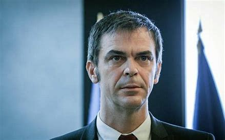 dreslincourt's tweet photo. Véran a fait disparaître 20 % des lits d’hôpitaux en période de pandémie, mais il n'est pas au courant.
Il  chasse des infirmiers nonvax, et il découvre que l'on manque de soignants!
Il achète des médocs toxiques et inefficaces pour soigner la covid.
Et il est encore ministre? https://t.co/tn02ZsMtg9