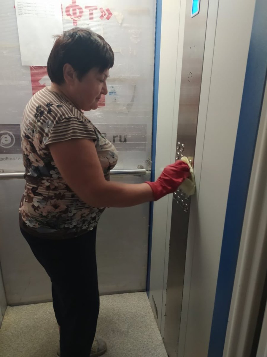 Ул.Революционная д.5
Ул.Ново-Садовая д. 215Б, 134,136,138,140 🏡 ежедневно наши консьержи производят обработку дезинфицирующими средствами холлы первых этажей 🙌🏻