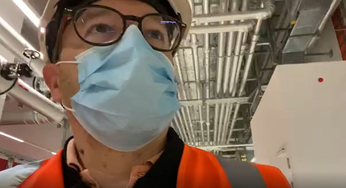 In Vorbereitung auf den nächsten HHM Kunden #Jubiläumsfilm rekognoszierten wir bei Roche in Basel. Kommende Woche wird mit Silvio Ketterer und Brian Gottschalk gedreht. Jetzt schon ein grosses Dankeschön an Fabian Rutishauser von Roche. Demnächst hier: lnkd.in/d4X7udF9