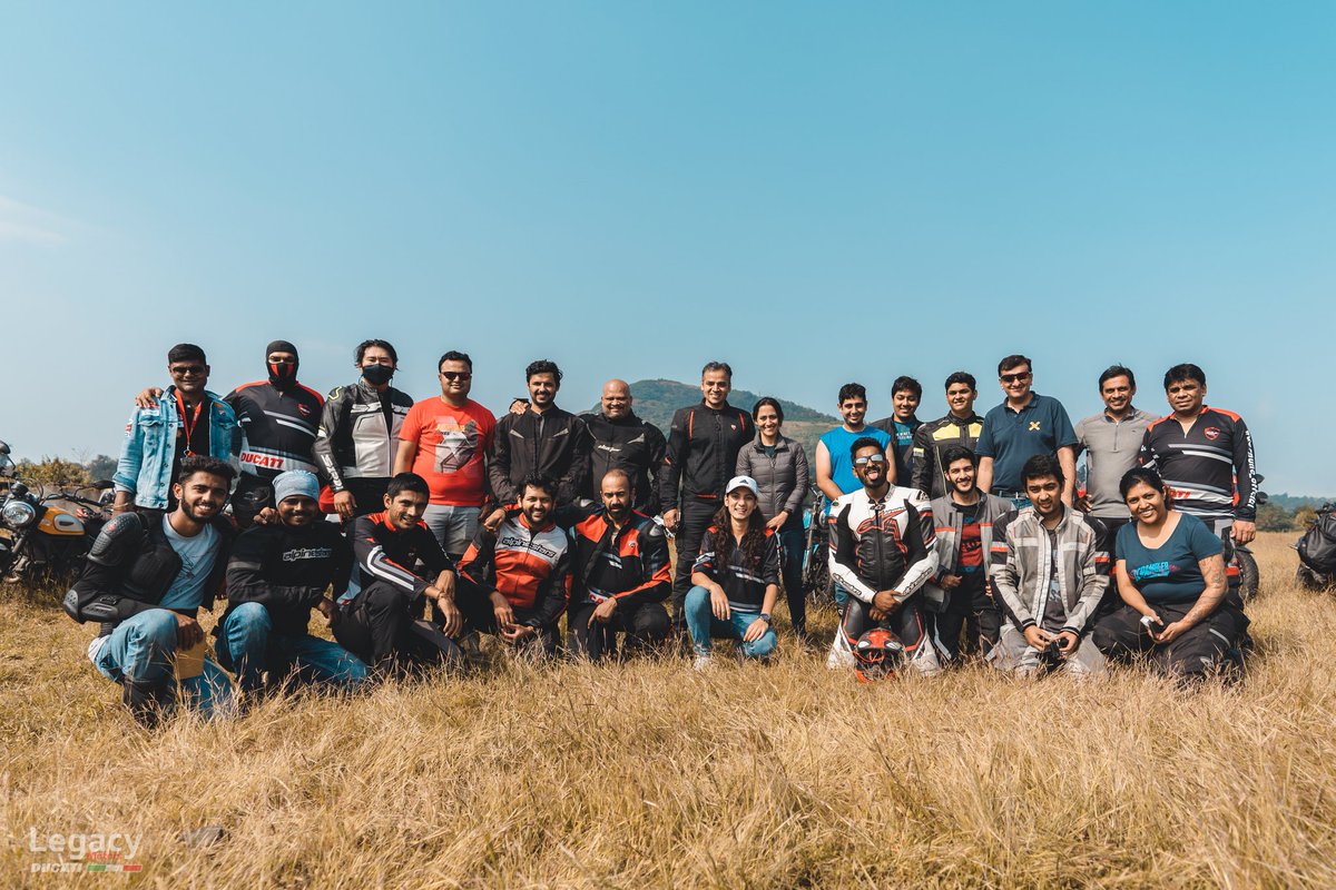 Ducati_India's tweet photo. Ducati Pune doing it right: Sunday rides with DOC Pune. Looks awesome! 🏁

#LegacyRides #LegacyRiders #DucatiLegacy #Throwback #ThrowbackThursday https://t.co/pxWpBD42sz