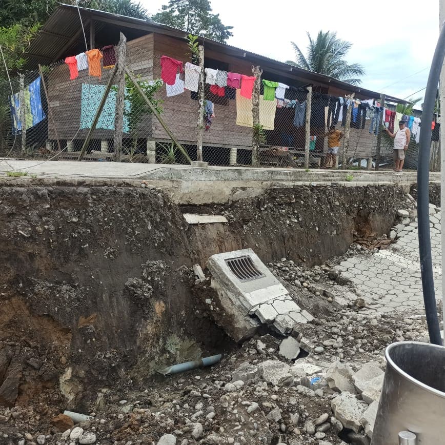 ultimahorainfor's tweet photo. #ORELLANA - Noticiero Última Hora

#AGUARICO // Habitantes de Nuevo Rocafuerte en el cantón Aguarico, muestran preocupación por el colapso de un tramo del muro de protección. 

👉https://t.co/ur3MHNsYeD https://t.co/YNGA8auIPs https://t.co/dWdI2mYem4