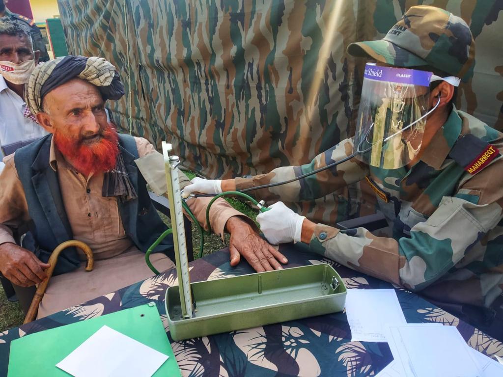 AwamFor's tweet photo. #IndianArmy, Crossed Swords Division organized a medical and veterinary camp in J&amp;K to deliver medical and essential health care services to the agrarian population residing in remote locations along #LOC.
#provadofazedeiro
#علي_النمر 
#لا_للانقلاب_العسكري #Tripura 
#WINWIN https://t.co/C2oUDb1kFb