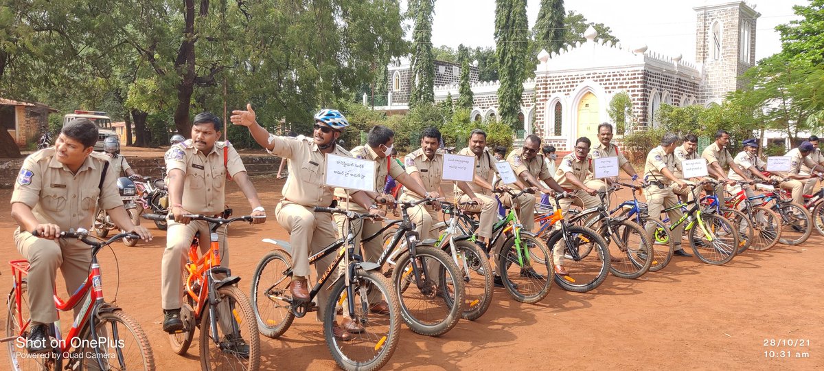 Qadrisyedrizwan's tweet photo. Police held a bicycle rally in #Zahirabad to commemorate the sacrifices of immortal heroes
#policeflagday2021
#TelanganaStatePolice
@ZhbTownPs 
@ChiragpallyPs 
@KohirPs https://t.co/mxnIpV6r7M