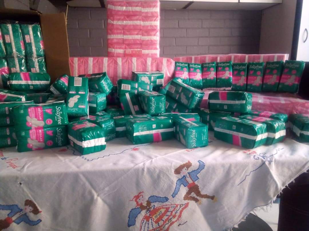 Maggie01171049's tweet photo. Giving credit where it's due is important especially when it benefits the community. A friend of mine started a program whereby she gives out pads to girls. She has inspired me to do something for my community. She is my community champion. @MapsKatlego
#ThisIsUs #ChangeSA https://t.co/YjXBvI2maO