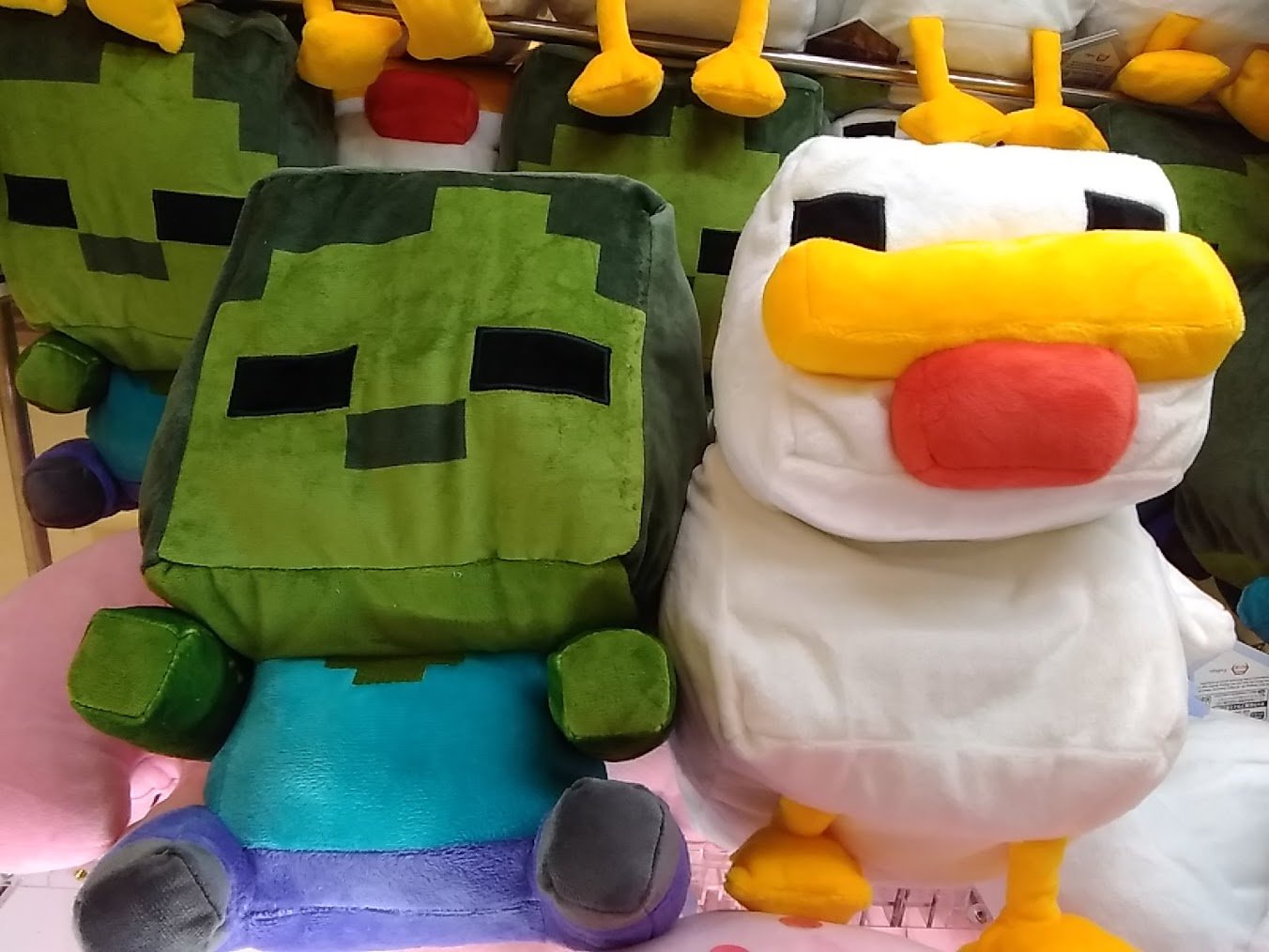 プレイランドソピア幕張店 10 1より21時閉店 マインクラフト チキン ジョッキーｂｉｇぬいぐるみ 入荷しました 子供ゾンビとチキン2個獲るとめったに出て来ない チキンジョッキー が完成するよ ご来店お待ちしております マインクラフト ソピア