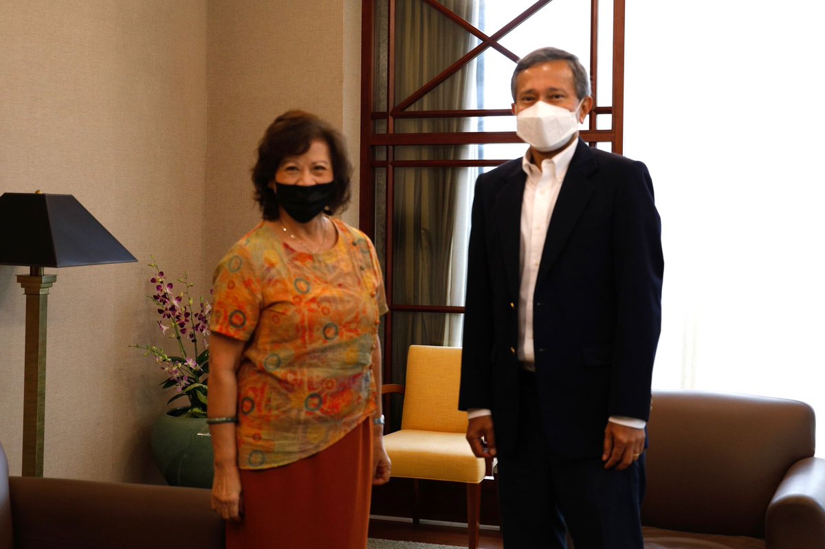 VivianBala's tweet photo. Pleased to meet Dr Noeleen Heyzer, who has been appointed as the @UN Secretary-General’s Special Envoy on Myanmar. I congratulated her on her appointment &amp; wished her all the best in contributing to a peaceful resolution of the situation in Myanmar. https://t.co/bVccTxEE6H