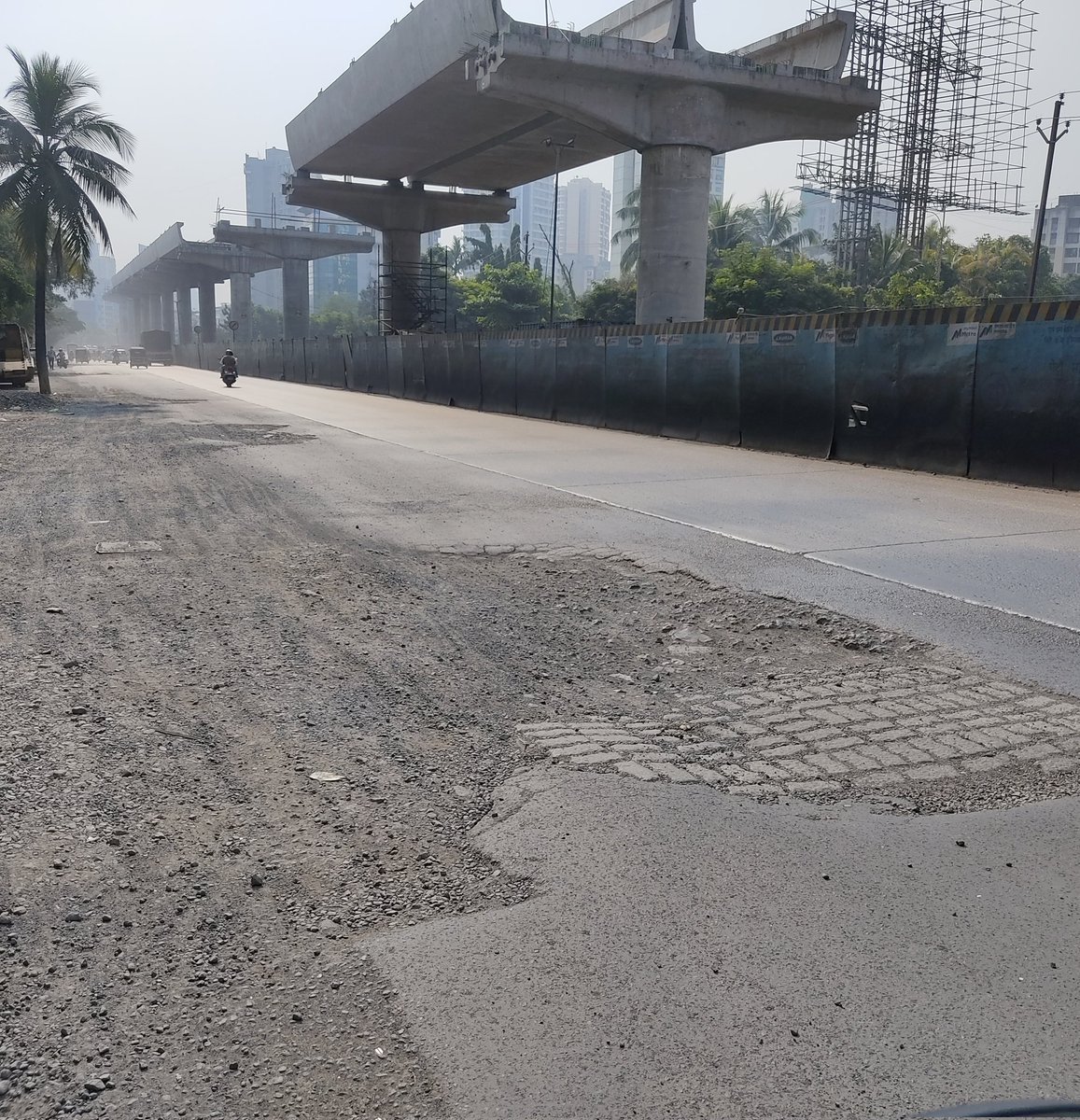topcat201's tweet photo. @OfficeofUT @mieknathshinde @RoadsOfMumbai Snaps of beautiful repairing of some of countless potholes on Ghodbunder road. Even After orders by Hon. CM and Guardian Minister of Thane to repair all potholes in 15 days. Wow, admire this fantastic work of art. Courtsey MSRDC 👏🏻👏🏻👏🏻. https://t.co/SUl3tu41ak