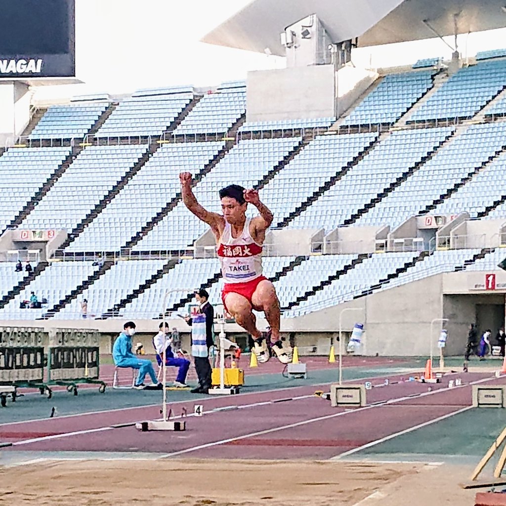 JumpFestival1's tweet photo. 男子選手権 #三段跳
武井元希選手(福岡大)
15m24 (+1.5m/s)

#JUMPFESTIVALinOSAKA2021
#ジャンプフェスティバル
#三段跳
#跳��のお祭り
#より高くより遠く https://t.co/OzU068934d