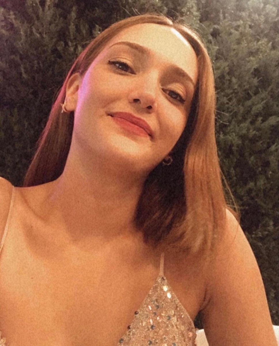 Gestern wurde die 25-jährige #sebnemsirin Şebnem Şirin von ihrem gleichaltrigen Freund in ihrer Wohnung ermordet als es bei einem Trennungsgespräch zum Streit kam. Der Austritt der Türkei aus der #IstanbulKonvention diesen Sommer bedingt solche Gräueltaten natürlich mit #Femizid