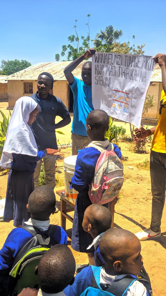 AnodiKaihula's tweet photo. Elimu ya afya ni muhimu ili kuwakinga watoto dhidi ya magonjwa mbalimbali.
Hili ni jukumu letu sote popote pale.
#IpeUsafiIkupeUhai
#ZungumzaNao
#ChangeMaker4Children
#TuwalindeWatoto https://t.co/JzKsy8f5aT