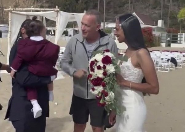 bestgug's tweet photo. Tom Hanks gives two brides a shock as while crashing their wedding in Santa Monica... as he calls it 'one of the most beautiful ceremonies' he's ever seen

Tom had been watching the ceremony from afar and was so moved by it that he decided to approach the couple afterward https://t.co/2auKJnCfNy