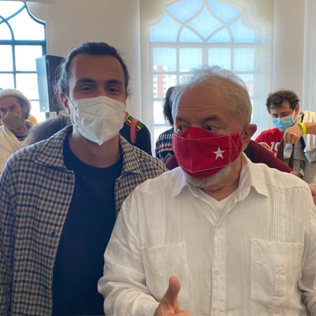 eupelu's tweet photo. Feliz aniversário, meu presidente! Nos vemos ano que vem 🙌🏽❤️ @LulaOficial https://t.co/KpUr5eCXQz