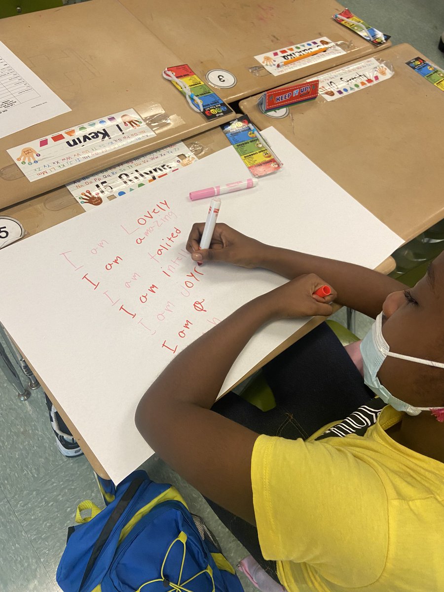 MsBush3564's tweet photo. Changing negatives into positives! #AffirmationStation #SHEprogram #EmpoweringYoungGirls @DoneganBASD @BethlehemAreaSD #LikeAGirl @Always https://t.co/9L4AHkSxHD