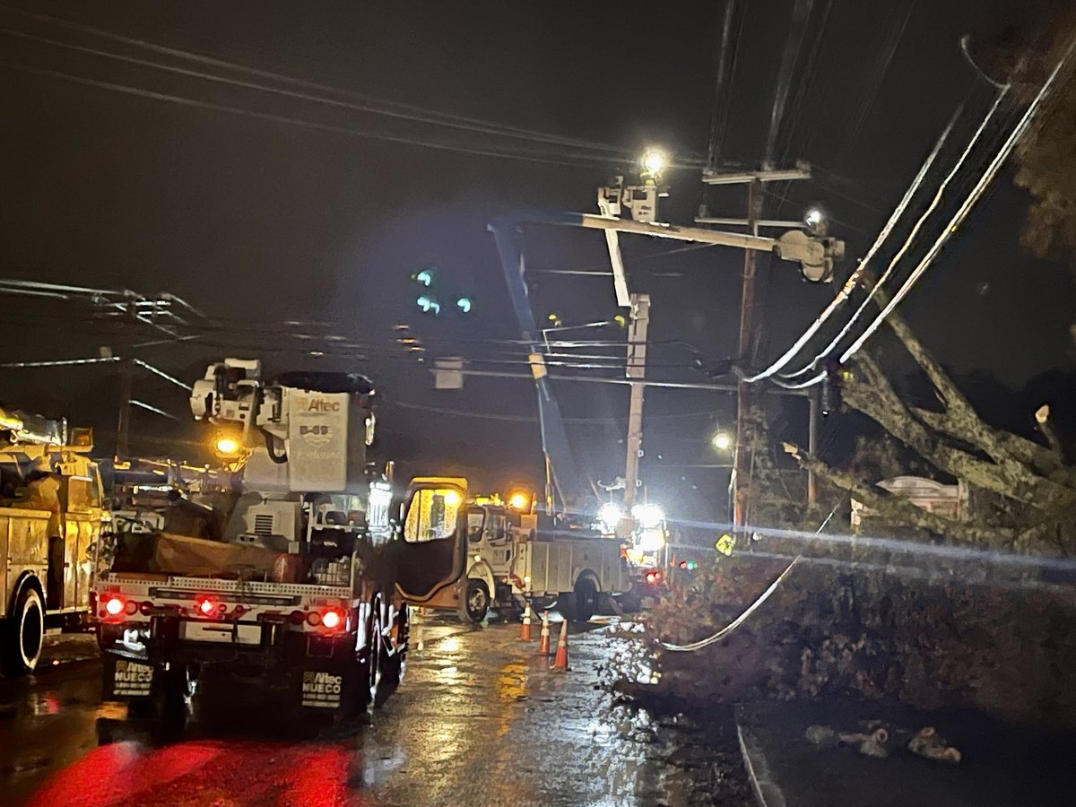 EversourceMA's tweet photo. We’re continuing to make progress tonight repairing the devastating damage from the nor’easter. Here on Route 132 in Hyannis, crews are working to restore customers who lost power when this massive tree uprooted and fell onto our power lines. https://t.co/VVdlc6dxO2