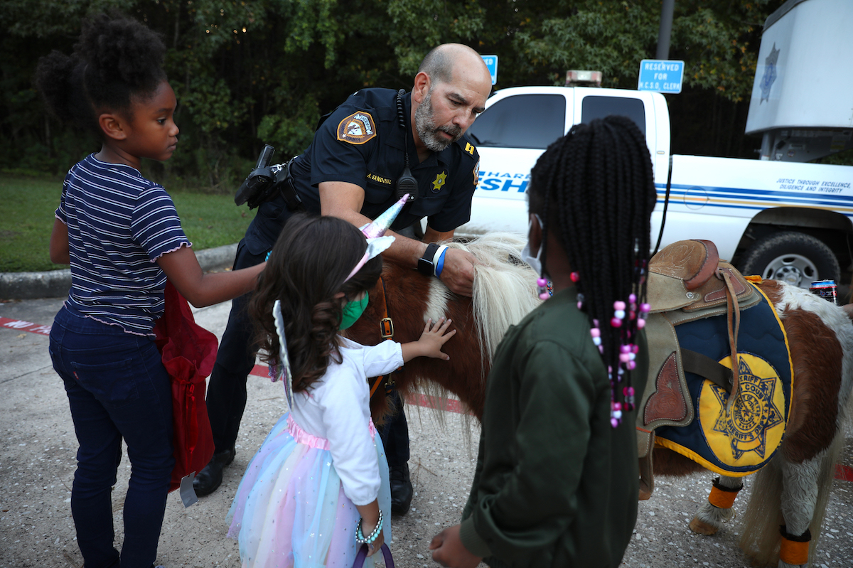 HCSOTexas's tweet photo. It was spooktacular to see all the amazing costumes at District 2 Substation’s Trunk-a-Treat event tonight! Happy Halloween!👻🎃 https://t.co/VfqQz7U8aJ