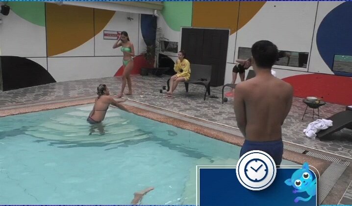 pbbfan24's tweet photo. Housemates swimming in the pool. Ang macho ni Albie.

#PBB102ndWeeklyTask
#PBB2ndWeeklyTask https://t.co/FRkt5Cy3LF