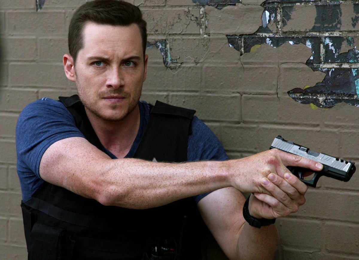 Lyia23's tweet photo. When are we gonna get a Halstead Brothers scene again?! It's been too long. Pleaseeee!! ๐ฉ #ChicagoMed #ChicagoPD https://t.co/hWPJYnbOwR