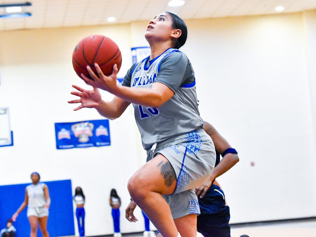 GeauxDU's tweet photo. A few 📸from the @_LadyBleuDevils team's 88-28 victory over Carver College on Wednesday, Oct. 27, at Dent Hall #MyDU #GeauxBleu https://t.co/TGW8SIzoB7