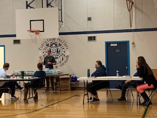 LisaWallaceBC's tweet photo. Fabulous After School Collab session today - reconnecting with our resources.  Tapping into the experts within to connect, process, transform our thinking and learning.  Thank you @CLodders10 for leading us through the math portion!
#SD33learns #NumeracySD33 #learningtogether https://t.co/AlDqKxcHeq