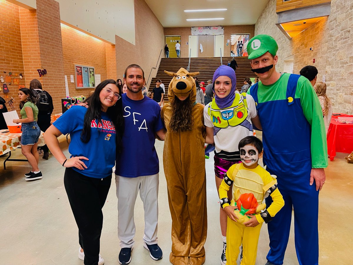 SV_LadyRangers's tweet photo. Enjoying the Fall Fest tonight at the high school #SVcommunity https://t.co/WBvbiOsGoO