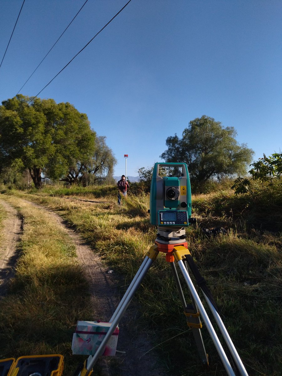 Determinación del perfil de canales de riego en el Módulo Margen Derecha del D.R. 085, La Begoña, Gto. Con ello se logrará la identificación de las áreas de mejora en dicha infraestructura para aumentar la eficiencia de conducción.
<a href="/MUAC_GTO/">Mejores Usos del Agua en el Campo</a>
@SDAyR_GTO
#UsoEficienteDelAgua