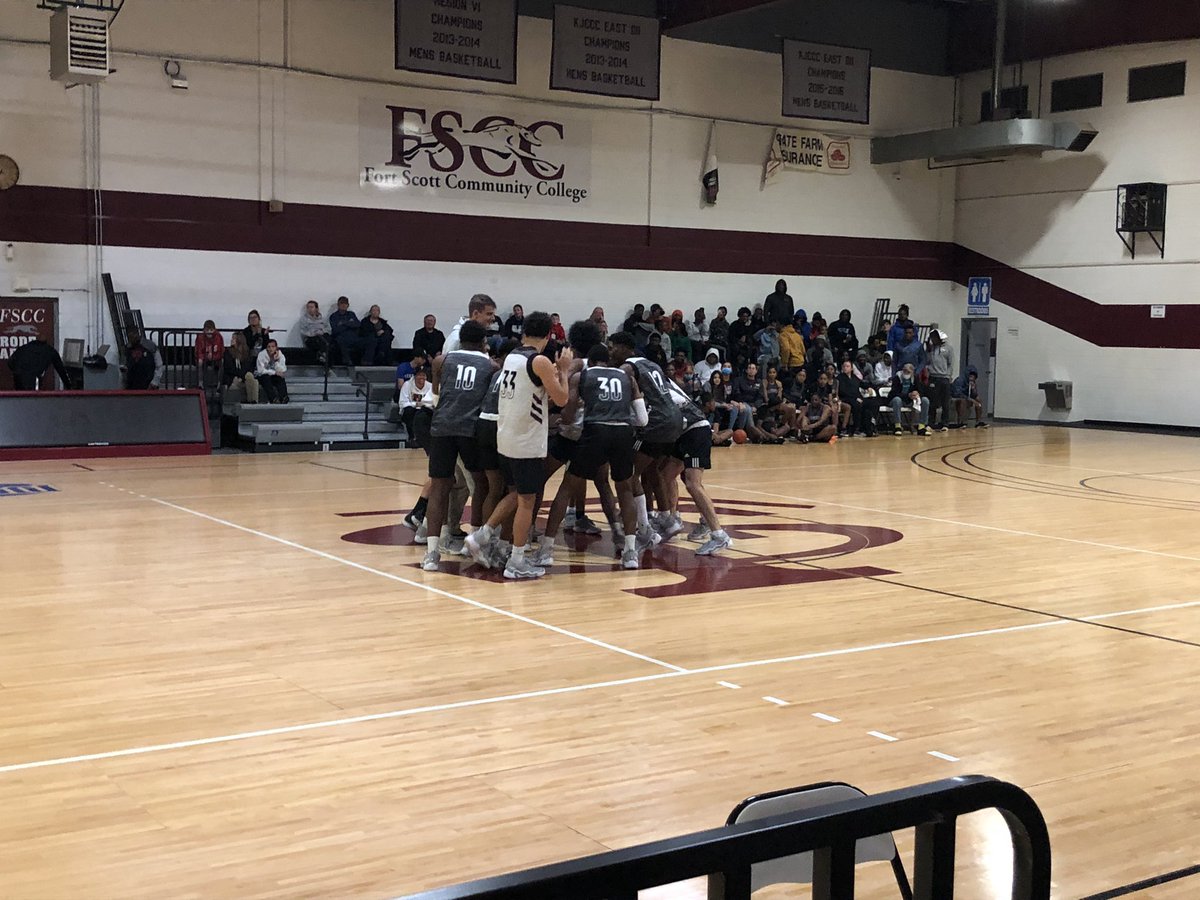 TheWell_FSN's tweet image. Hounds madness night! @FSCCBasketball @FSCC_WBB @CheerFscc 🤘🖤🏀🗣🐾