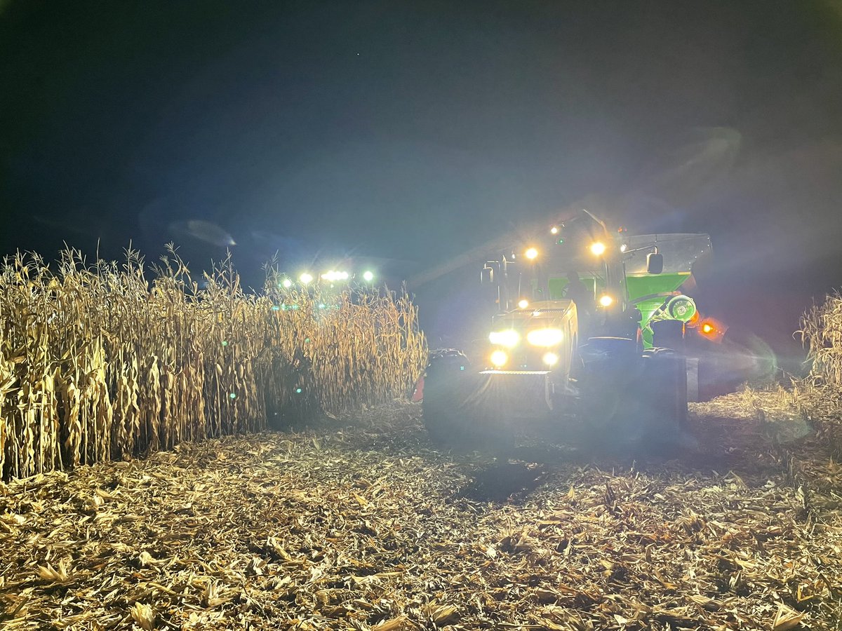 SchroederFarms2's tweet photo. As of Sunday #Harvest21 is in the books for the Schroeder family. Enjoy seeing the entire family come together during harvest and is something we tell each other to never take for granted. A big THANK YOU to ALL that help us from start to finish! https://t.co/UDA5XsDPBt