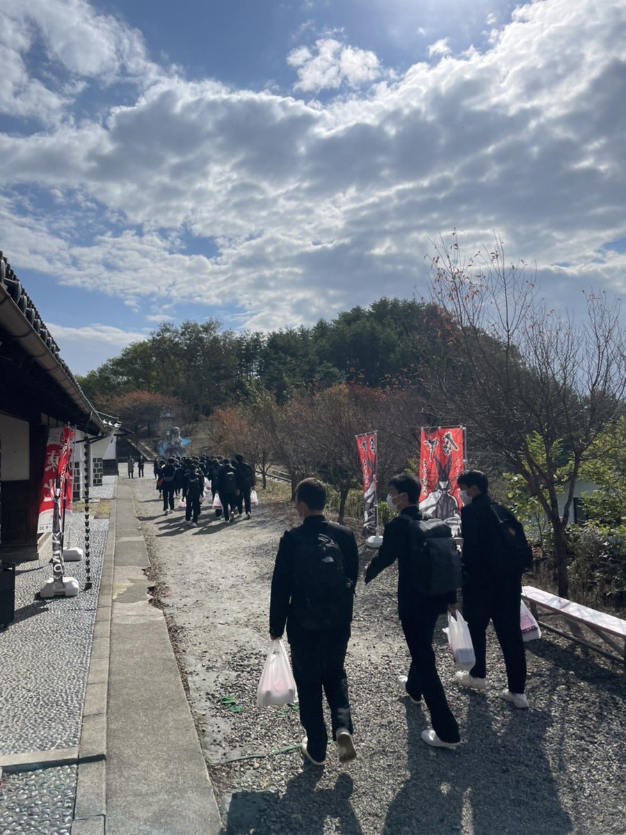 kashimura1954's tweet photo. 修学旅行2日目は五色沼と会津藩校日新館です⭐︎ https://t.co/Rr53cfQ0BK