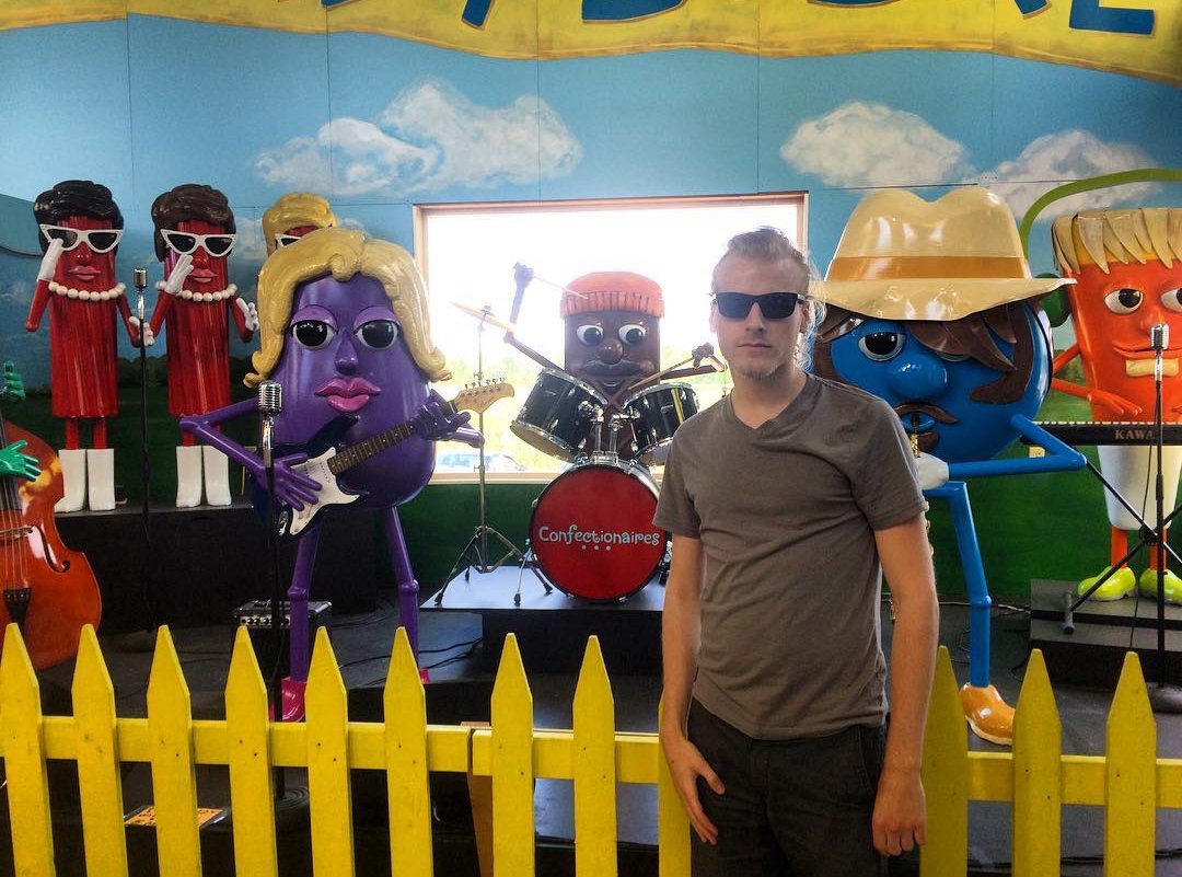_dpren's tweet photo. Me at a show https://t.co/OKz1kdE7zT