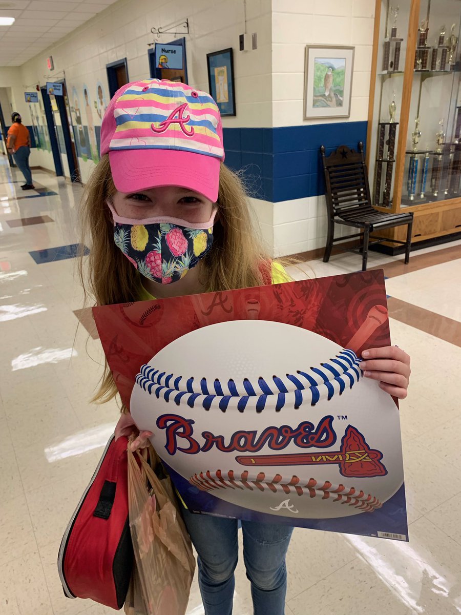 SpringdaleMacon's tweet photo. Some lucky Braves fans won a Braves poster today, compliments of Scholastic! Springdale Braves Day was fun! #SpringdaleStrong #AtlantaBraves #BibbVIP https://t.co/gLyXUupQO7